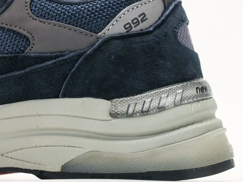 New Balance Chaussures de sport Rétro Polyvalent Classique M992NC #14877645664023